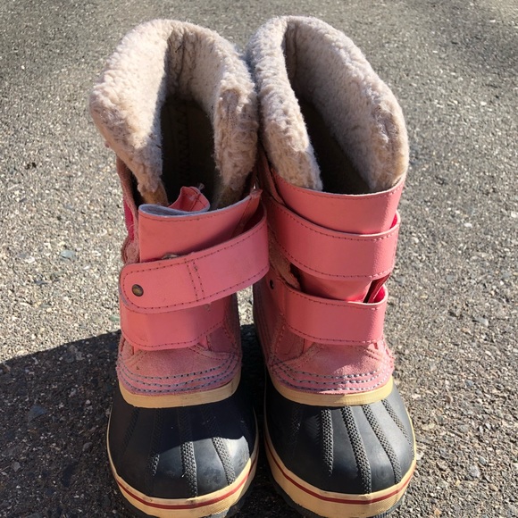 Sorel girls pink and gray winter boot - Picture 2 of 3